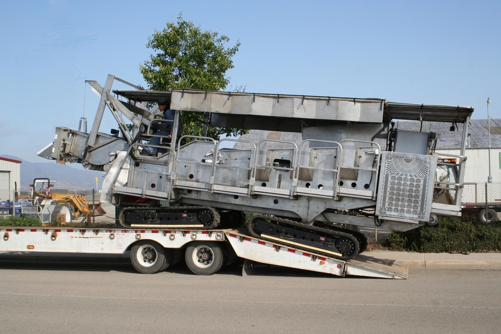 The rear tracks on this dual track design swivel on a turntable almost 90 degrees.  This provides a very tight turning radius without plowing up a lot of dirt.