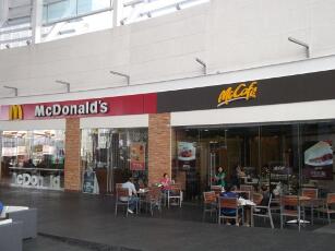 faldon Mc Donalds en panel de aluminio ALPOLIC