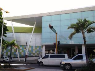panel de aluminio en Portico Acceso Plaza 2000