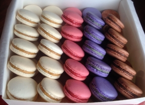 50 Macarons Gift Box