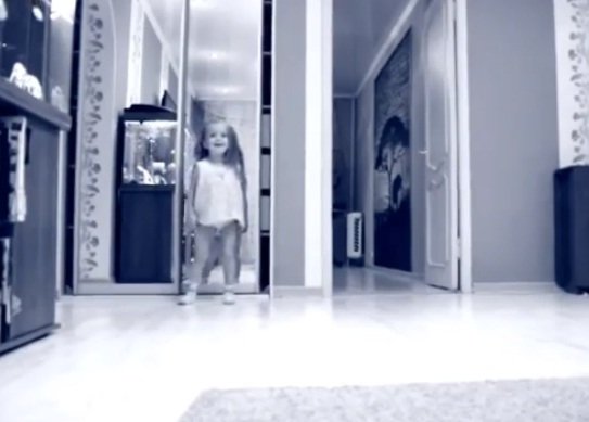 പോളിന്‍ തെന്നി വീഴുന്നു