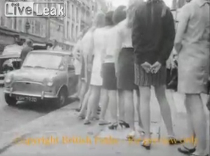 ചെറിയ കാറില്‍ 16 പേര്‍ 