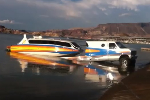 ട്രക്ക്‌ ബോട്ട് 