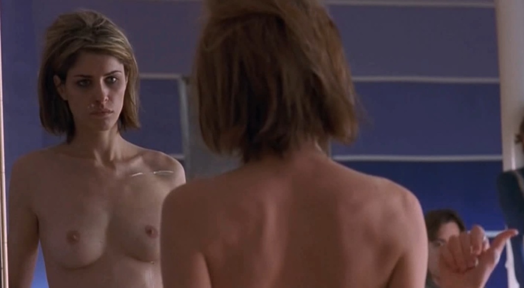 Amanda Peet nude