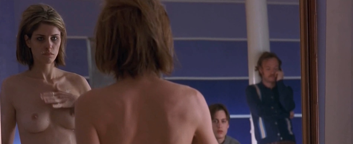 Amanda Peet topless